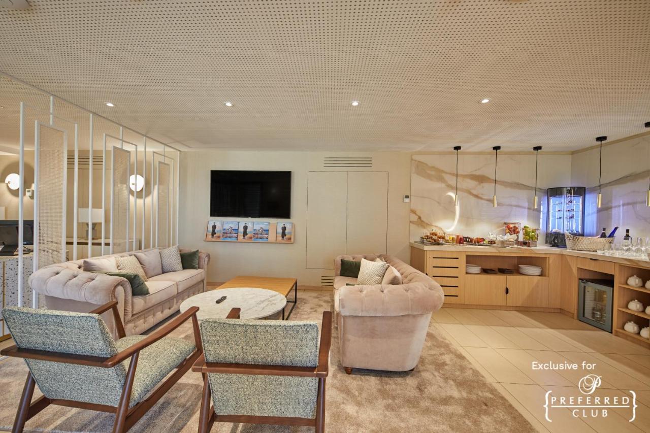 ホテル エスペリア ランサローテ プエルト・カレロ エクステリア 写真 Club Lounge at Cape Town International Airport