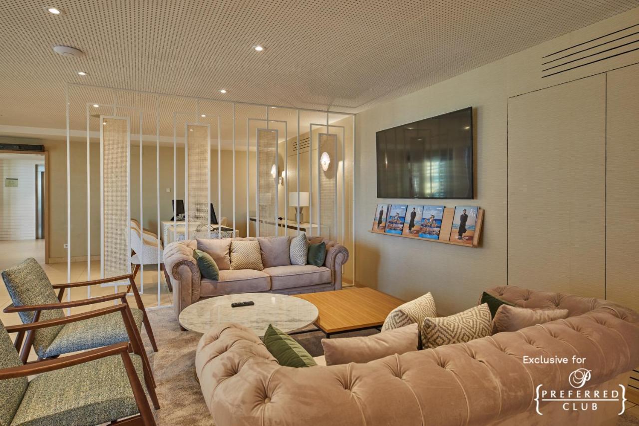 ホテル エスペリア ランサローテ プエルト・カレロ エクステリア 写真 Club lounge at Faro Airport