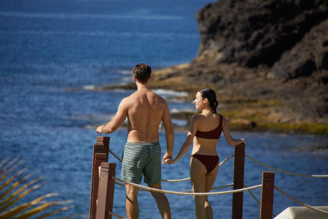 ホテル エスペリア ランサローテ プエルト・カレロ エクステリア 写真 A couple at the resort