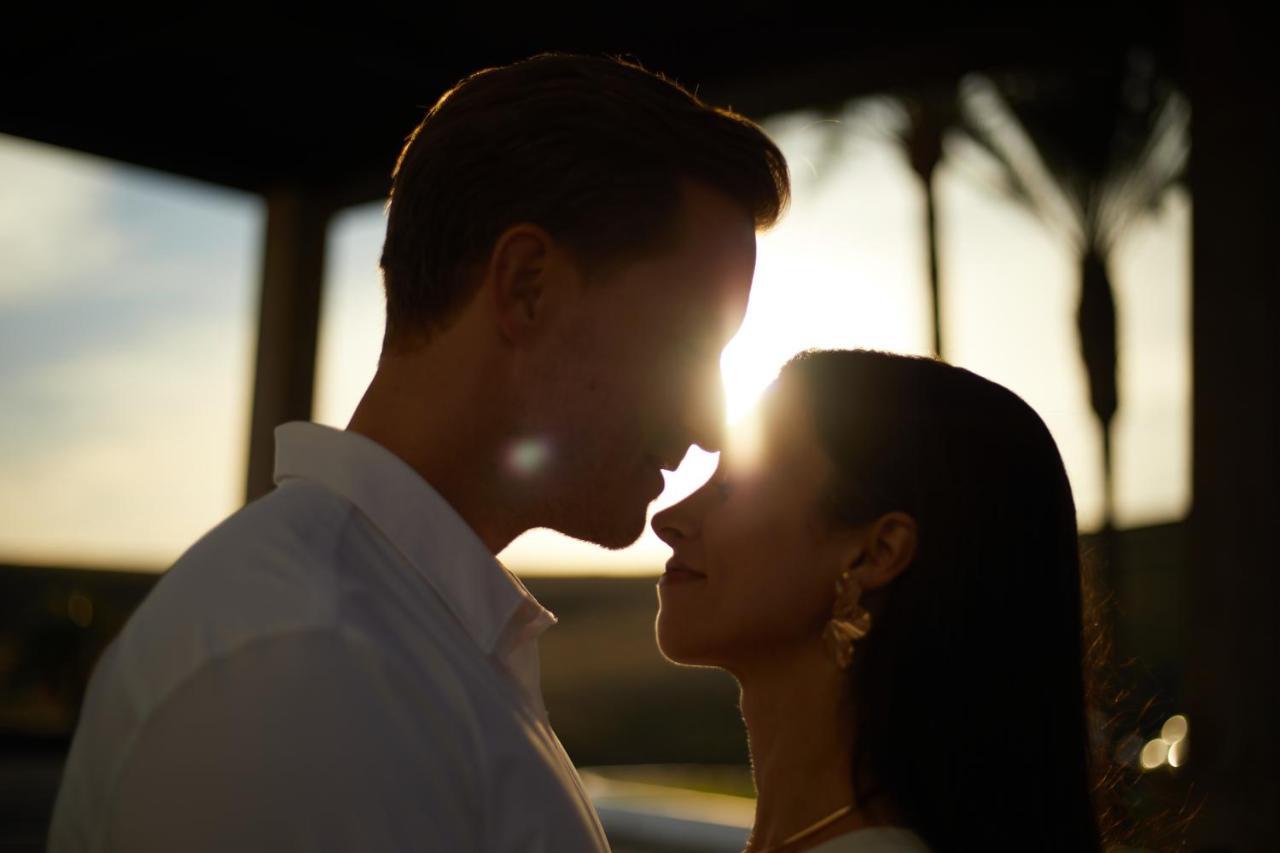 ホテル エスペリア ランサローテ プエルト・カレロ エクステリア 写真 A couple in love