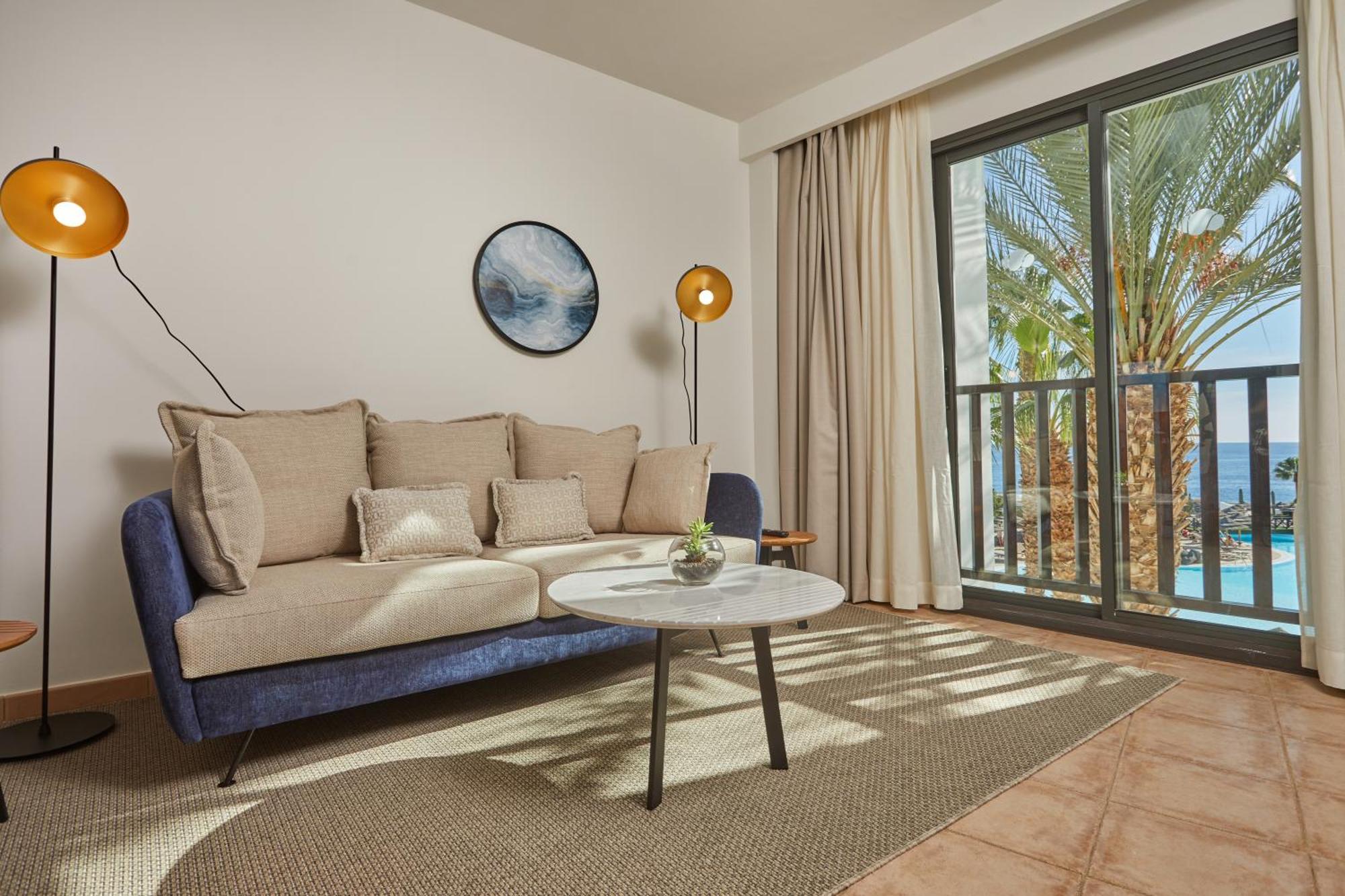 ホテル エスペリア ランサローテ プエルト・カレロ 部屋 写真 A living room at the hotel